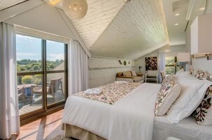 Junior Suite, Balcony | Premium bedding, minibar, in-room safe, desk