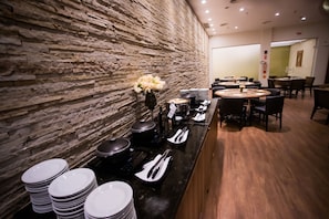 Free daily continental breakfast