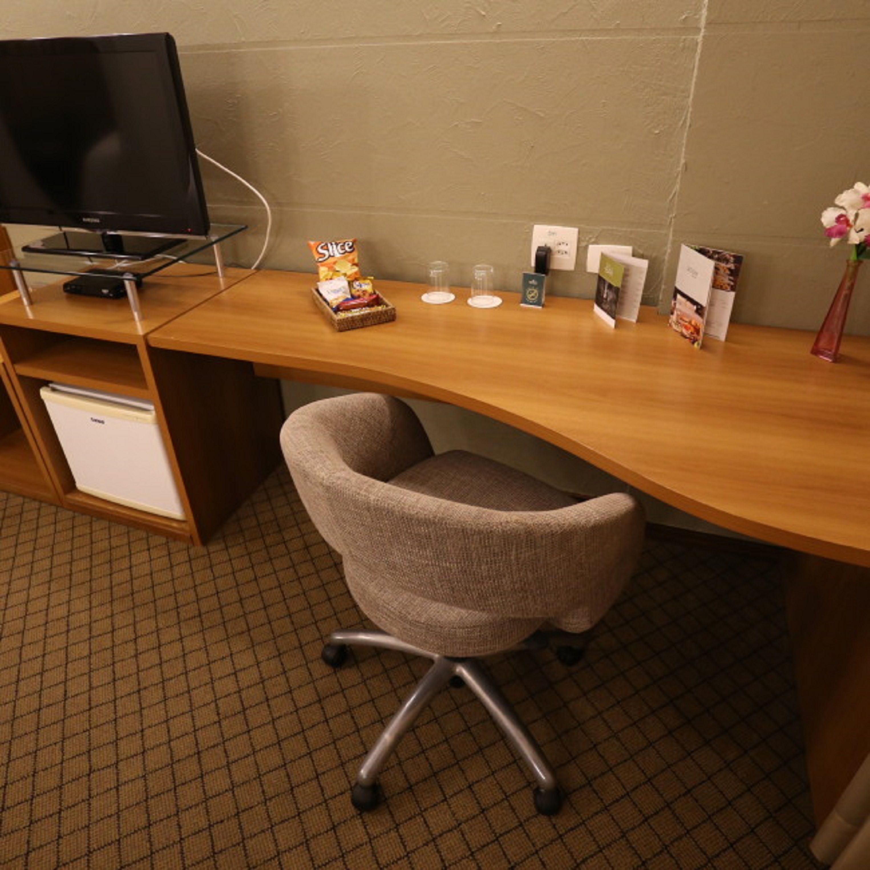 premium bedding, minibar, in-room safe, desk