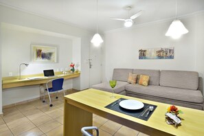 Ropa de cama hipoalergénica y minibar 