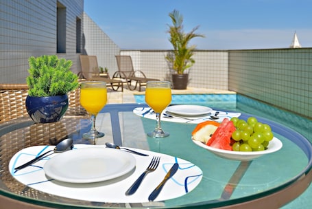 室外游泳池,日光浴躺椅