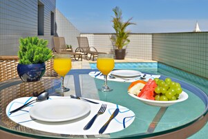 Outdoor pool, sun loungers