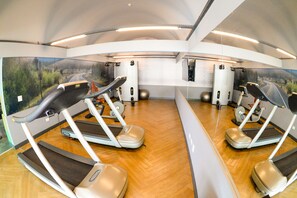 A gym with treadmills, exercise balls, and a mirrored wall. - ibis Styles Rio Preto Monte Líbano (São José do Rio Preto)