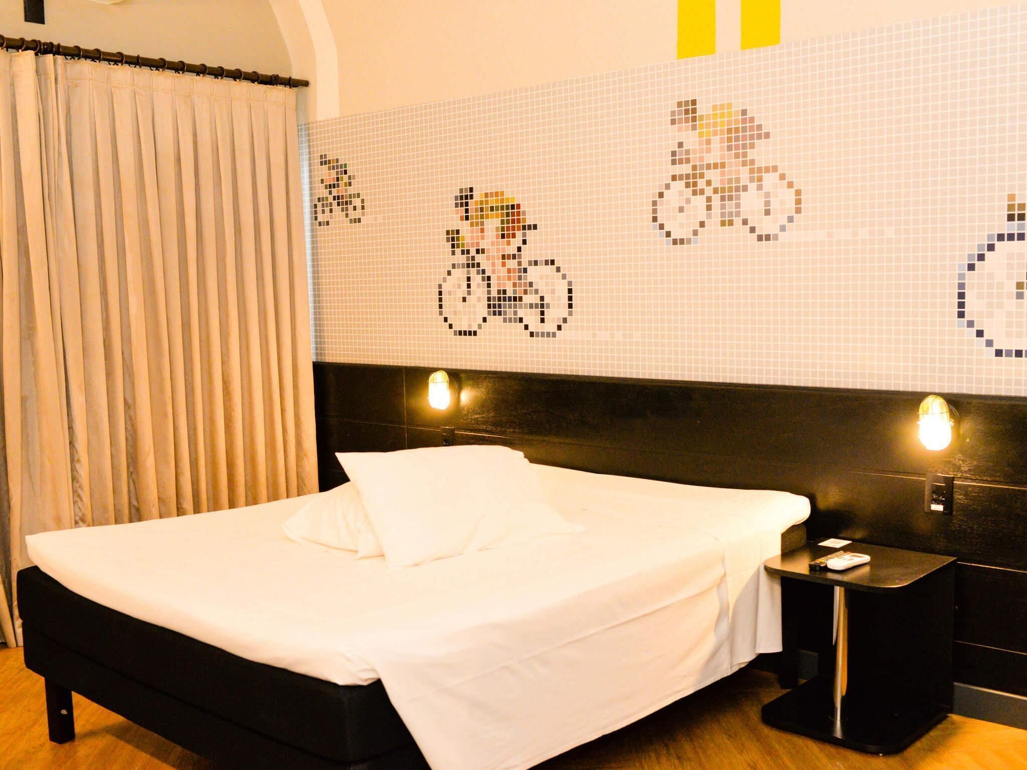 Colchones con pillow-top, minibar y decoración personalizada 