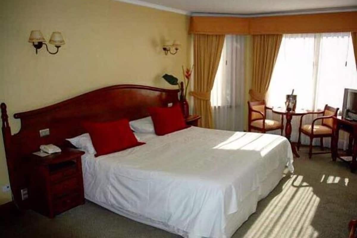 Superior-Doppel- oder -Zweibettzimmer