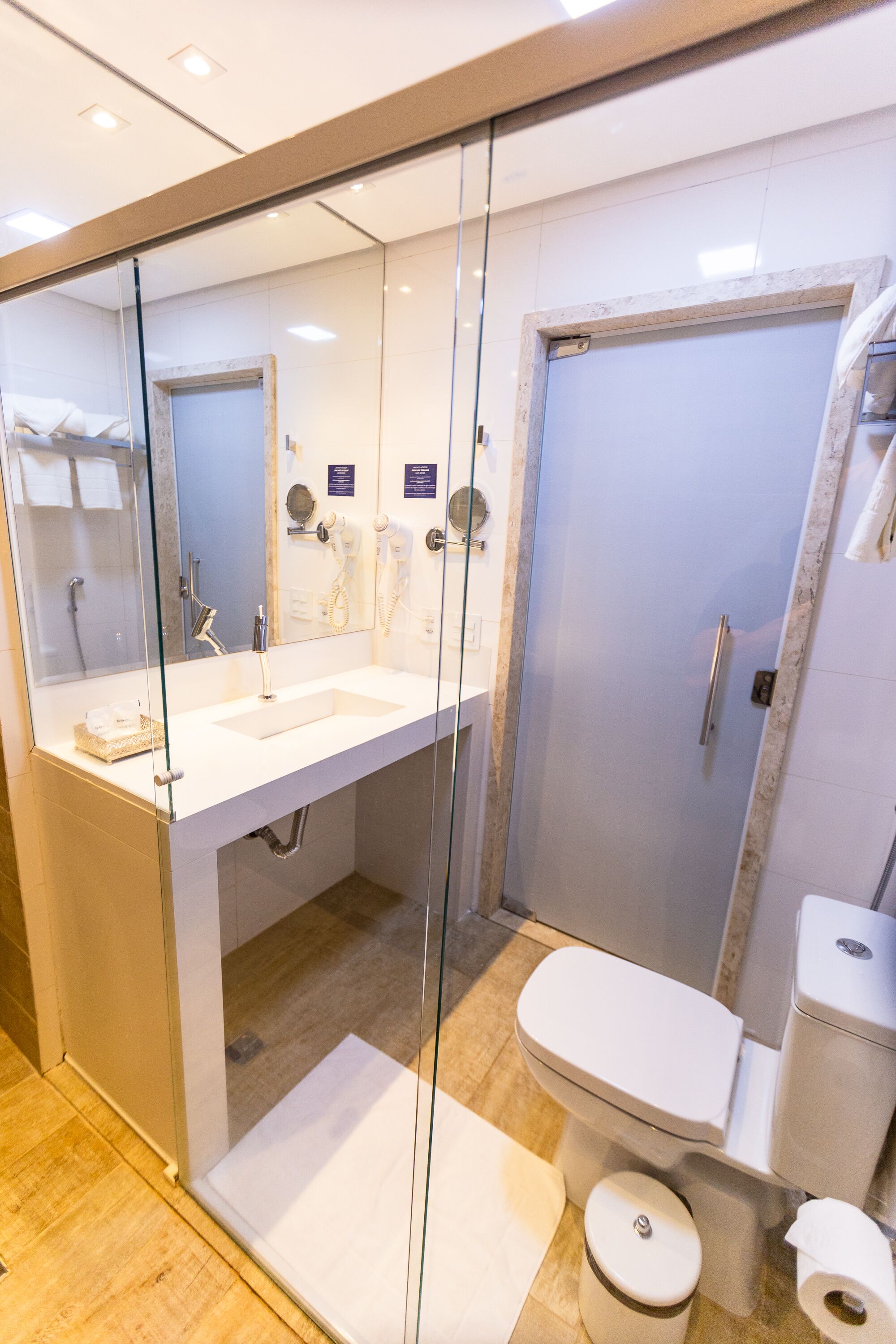 suite | bathroom | shower, free toiletries, hair dryer, towels