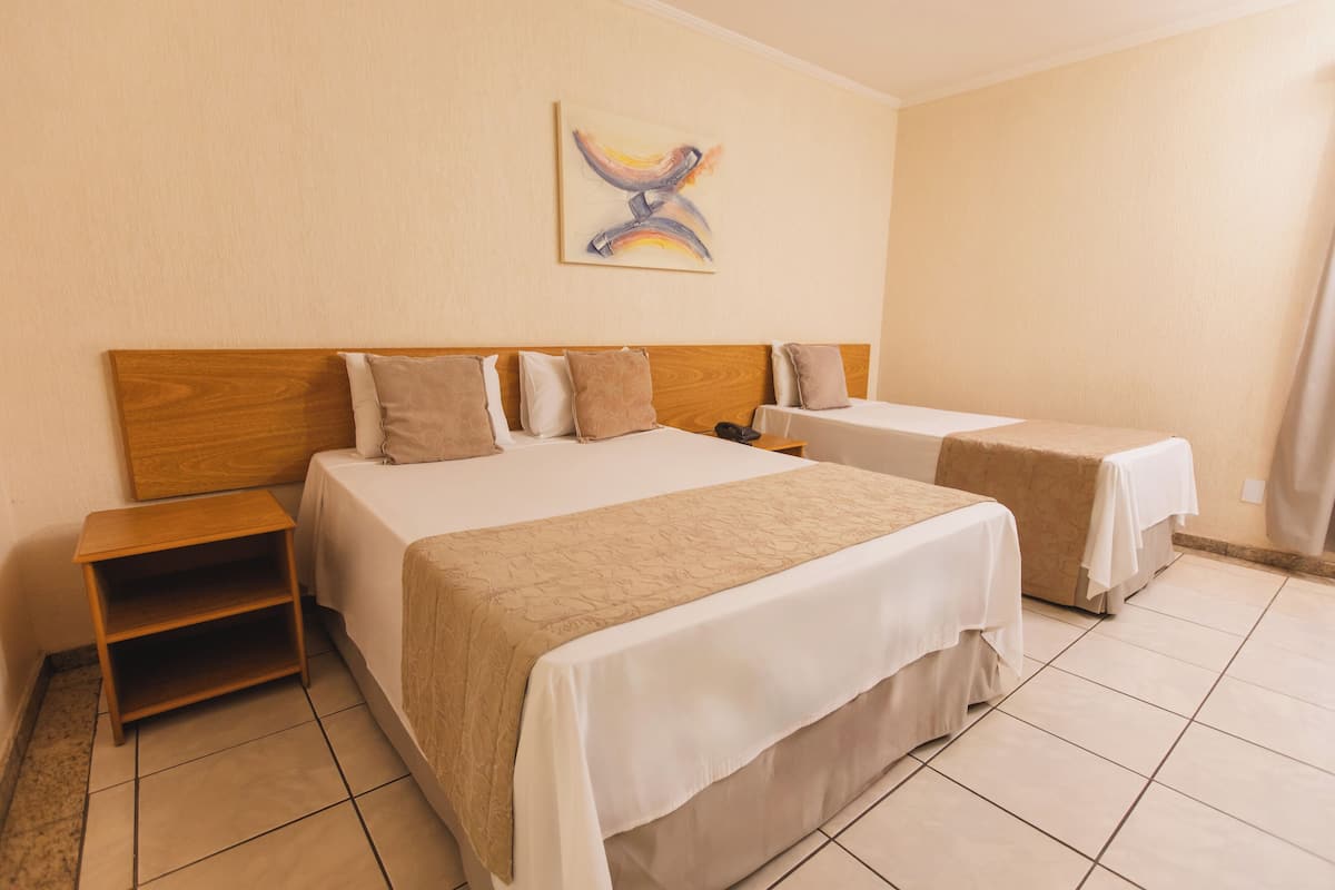 Standard Solteiro | 1 bedroom, hypo-allergenic bedding, in-room safe, desk