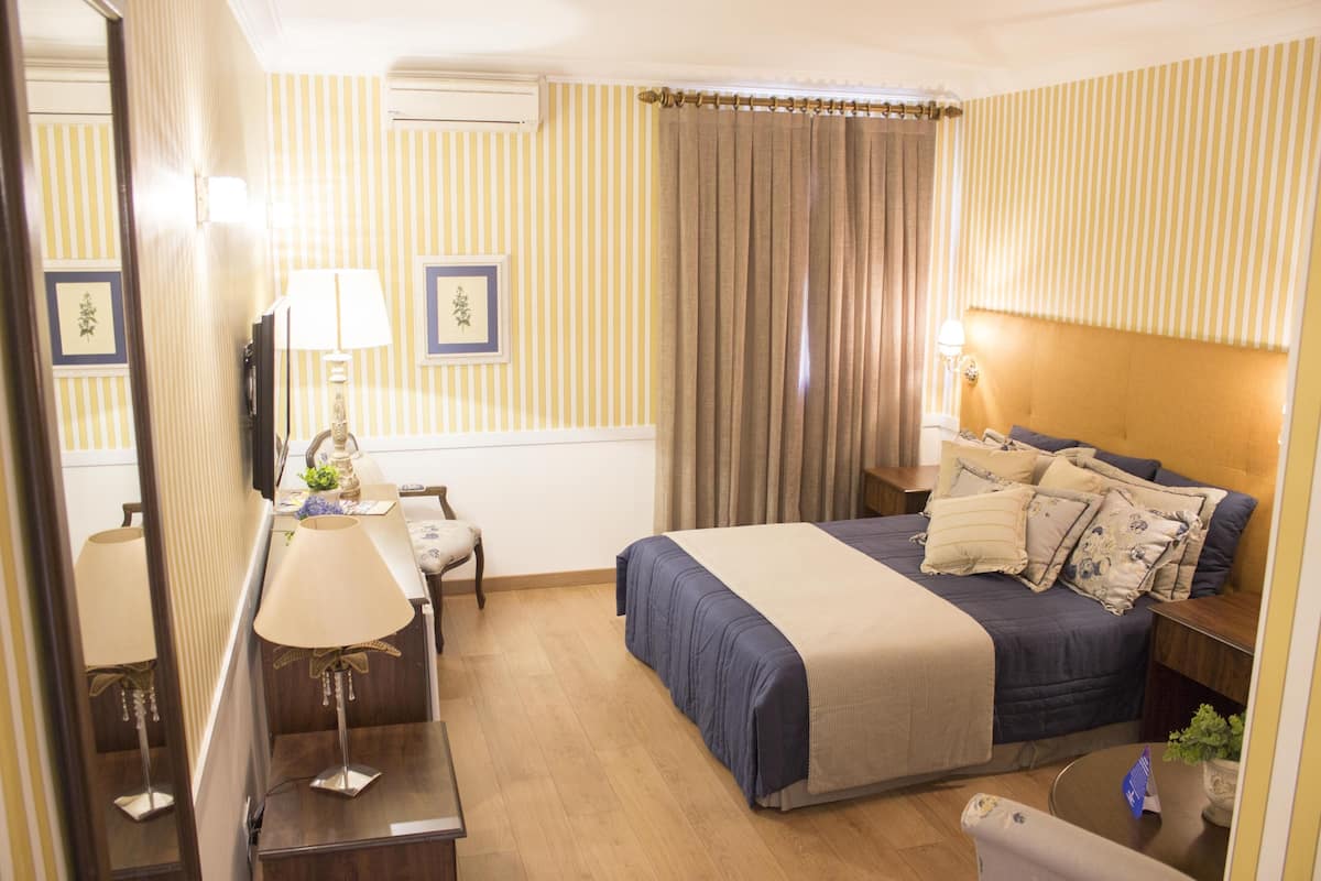 Suite | 1 bedroom, hypo-allergenic bedding, in-room safe, desk