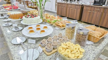 含每日吃到飽早餐