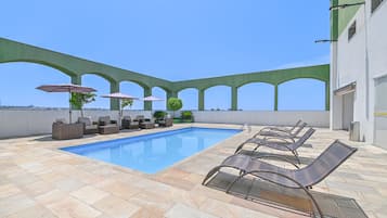 Outdoor pool, pool umbrellas, sun loungers