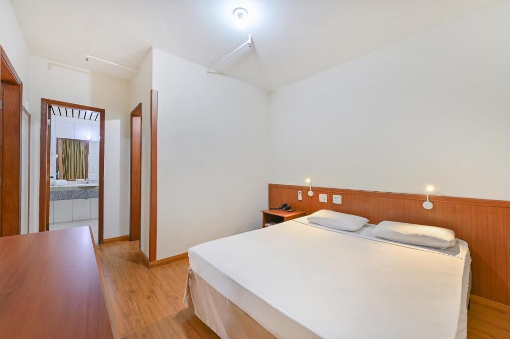 迷你吧、客房内保险箱、办公桌、遮光窗帘