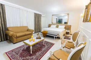 Presidential Double Room | Minibar, in-room safe, blackout drapes, free WiFi