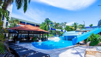 3 piscinas externas, espreguiçadeiras