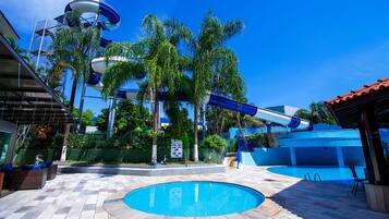 3 outdoor pools, pool loungers