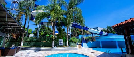 3 outdoor pools, pool loungers