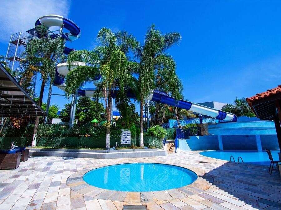 3 piscinas externas, espreguiçadeiras