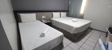 Caja de seguridad en la habitación, escritorio y cortinas blackout 