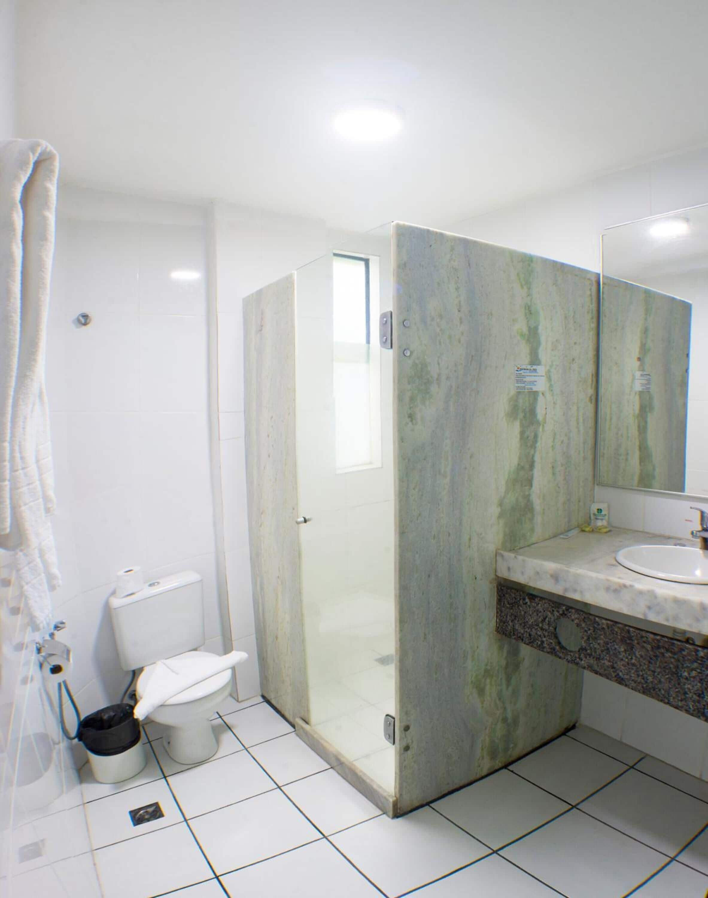 standard triple room | bathroom | shower, free toiletries, towels