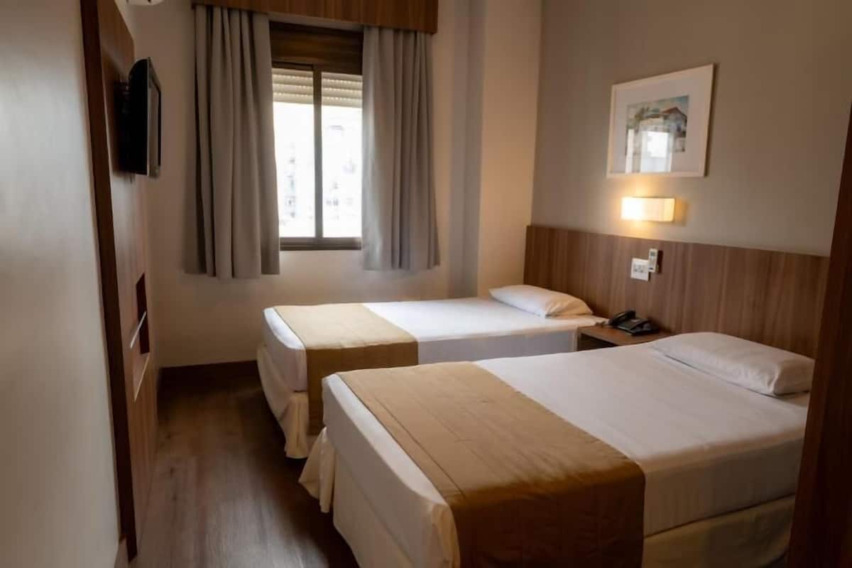 Literie hypoallergénique, minibar, coffres-forts dans les chambres