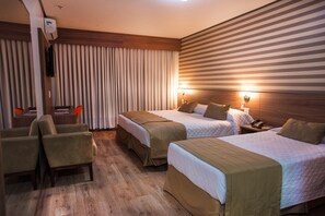 Ropa de cama hipoalergénica, minibar, caja fuerte y escritorio