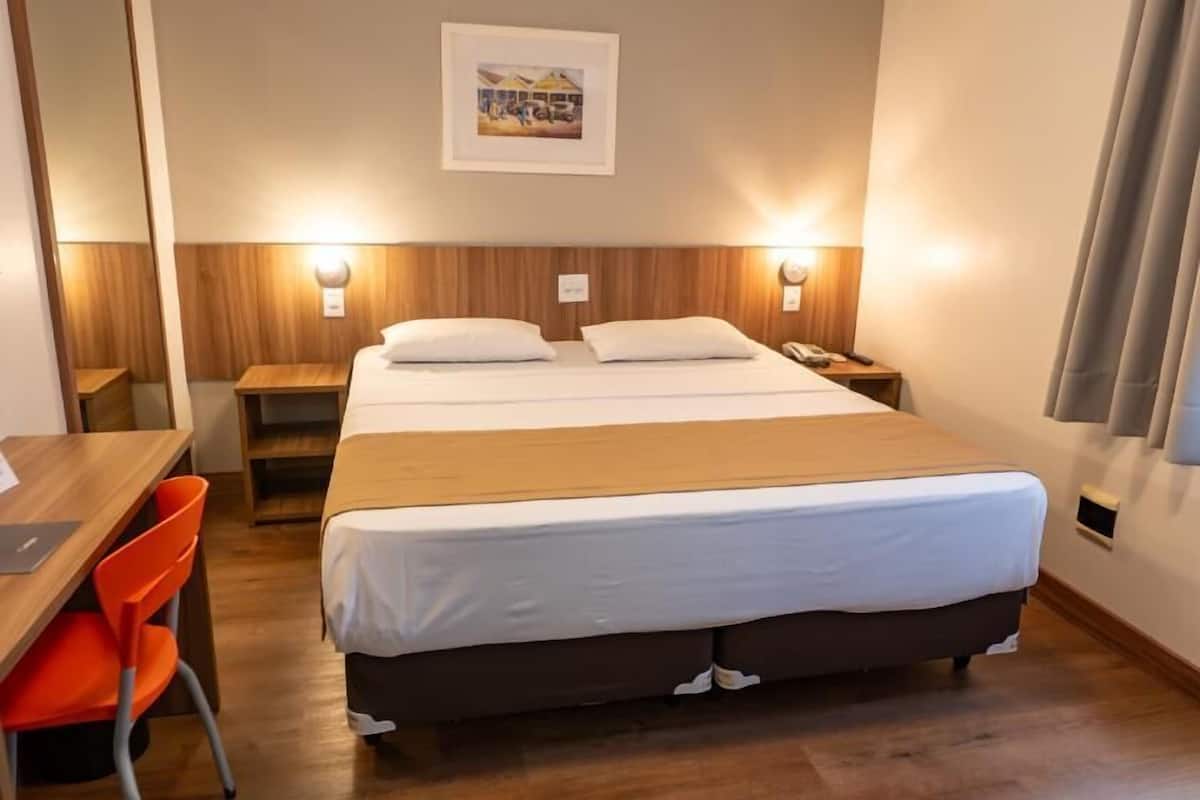 Literie hypoallergénique, minibar, coffres-forts dans les chambres