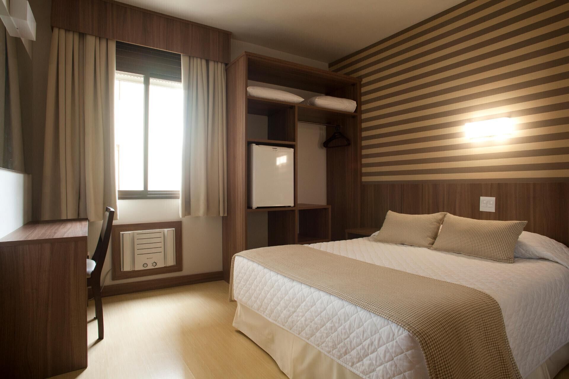 Literie hypoallergénique, minibar, coffre-fort, bureau