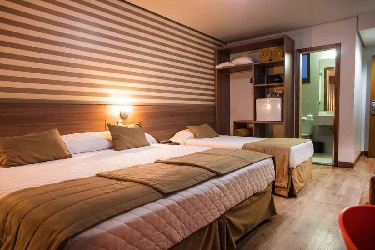 Hypo-allergenic bedding, minibar, in-room safe, desk