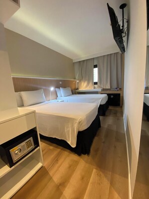Executivo Twin | Minibar, in-room safe, desk, blackout curtains - WZ Hotel Jardins (São Paulo)