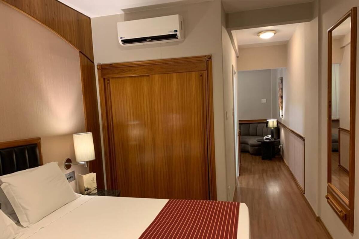 Artículos del minibar gratis y escritorio