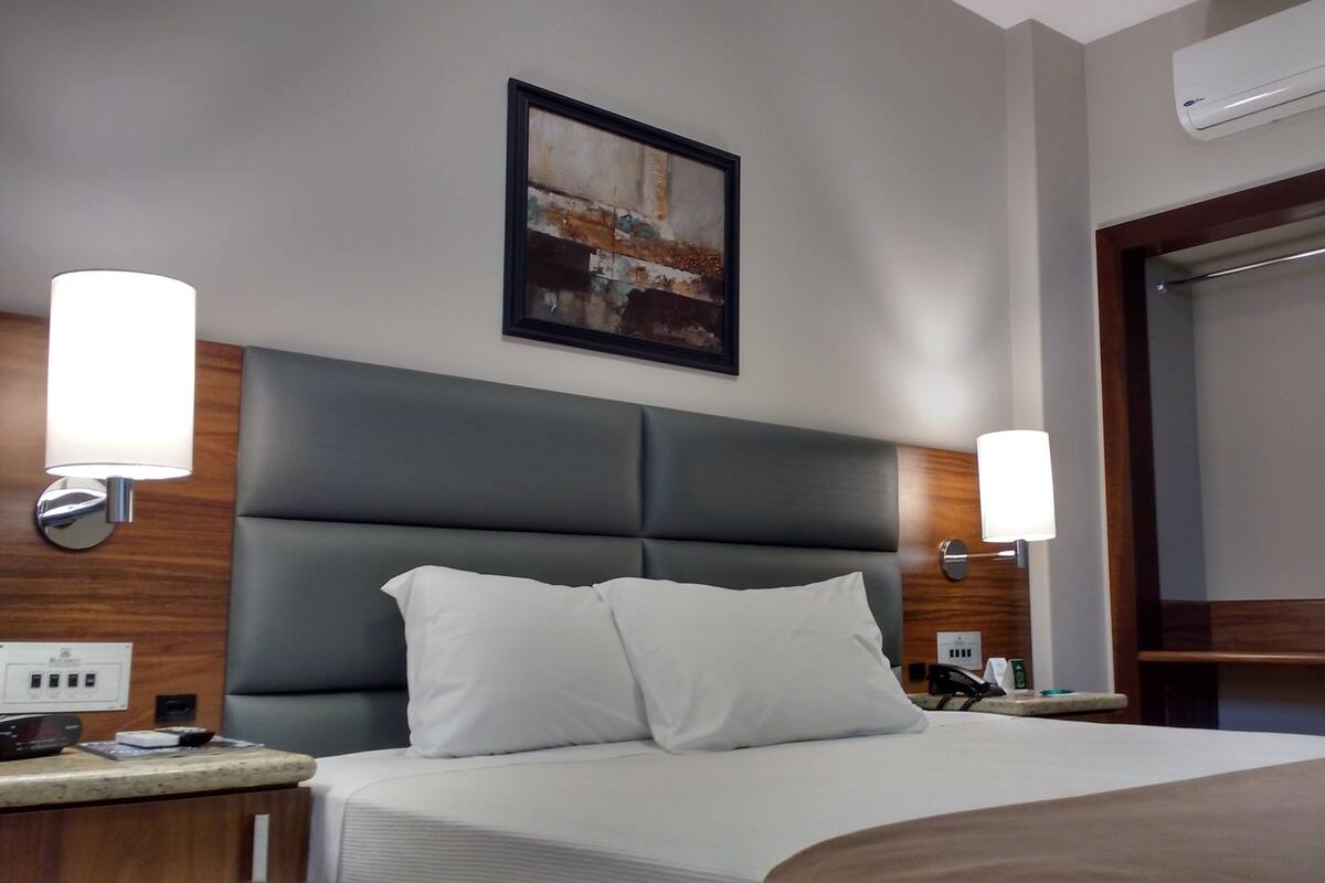 Artículos del minibar gratis y escritorio