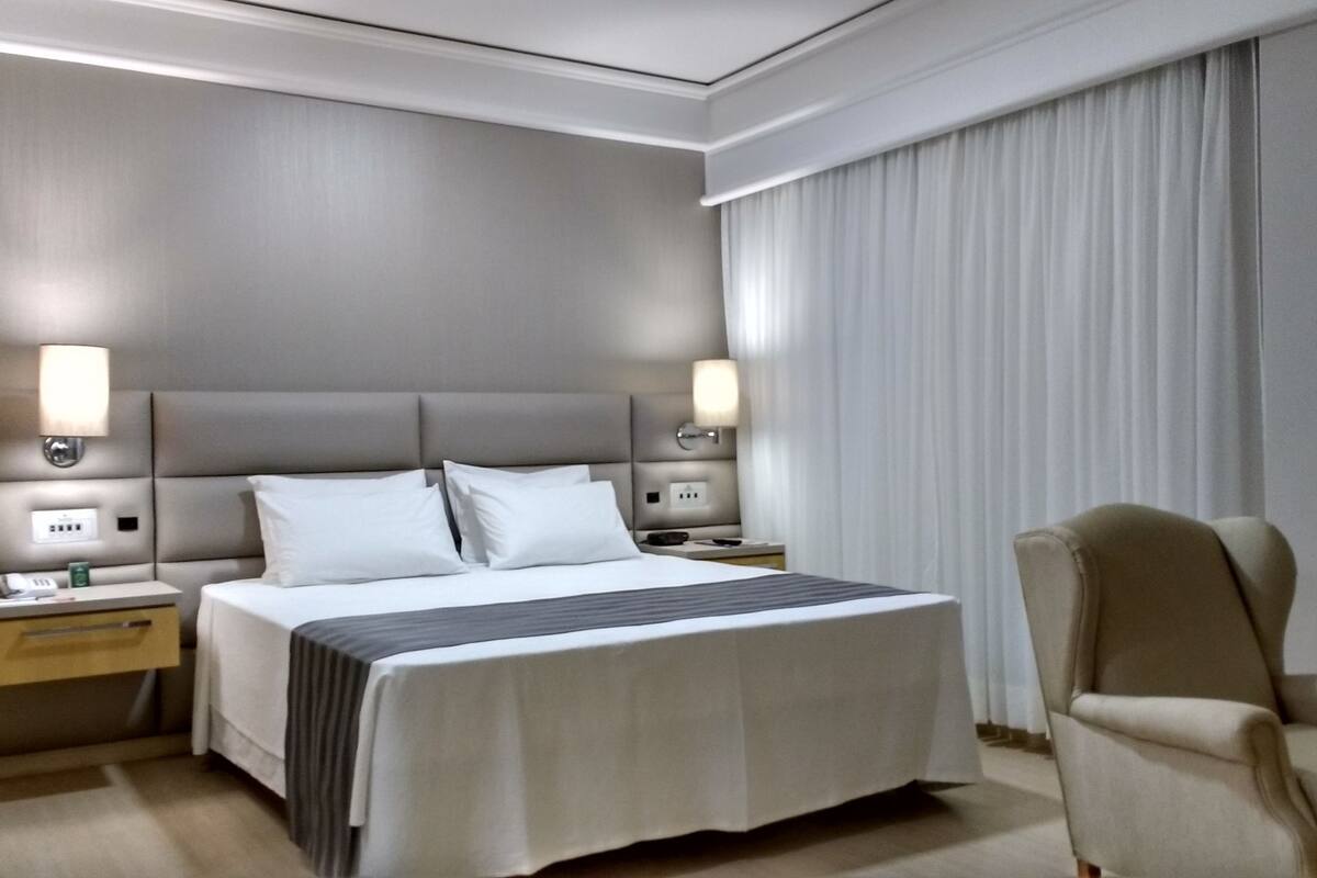 1 bedroom, free minibar items, desk, laptop workspace