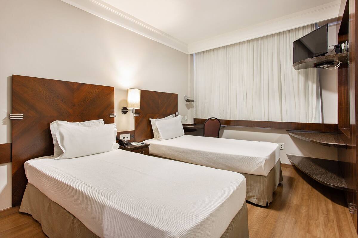 Artículos del minibar gratis y escritorio