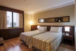 Standard Twin Room | Minibar, in-room safe, desk, laptop workspace - Transamerica Executive Congonhas (São Paulo)