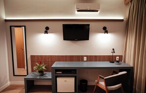 Superior Twin kamer | Hypoallergeen beddengoed, een minibar, een kluis op de kamer, een bureau