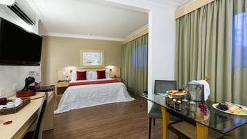 Hypo-allergenic bedding, minibar, in-room safe, desk