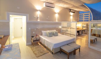 Ropa de cama de alta calidad y minibar