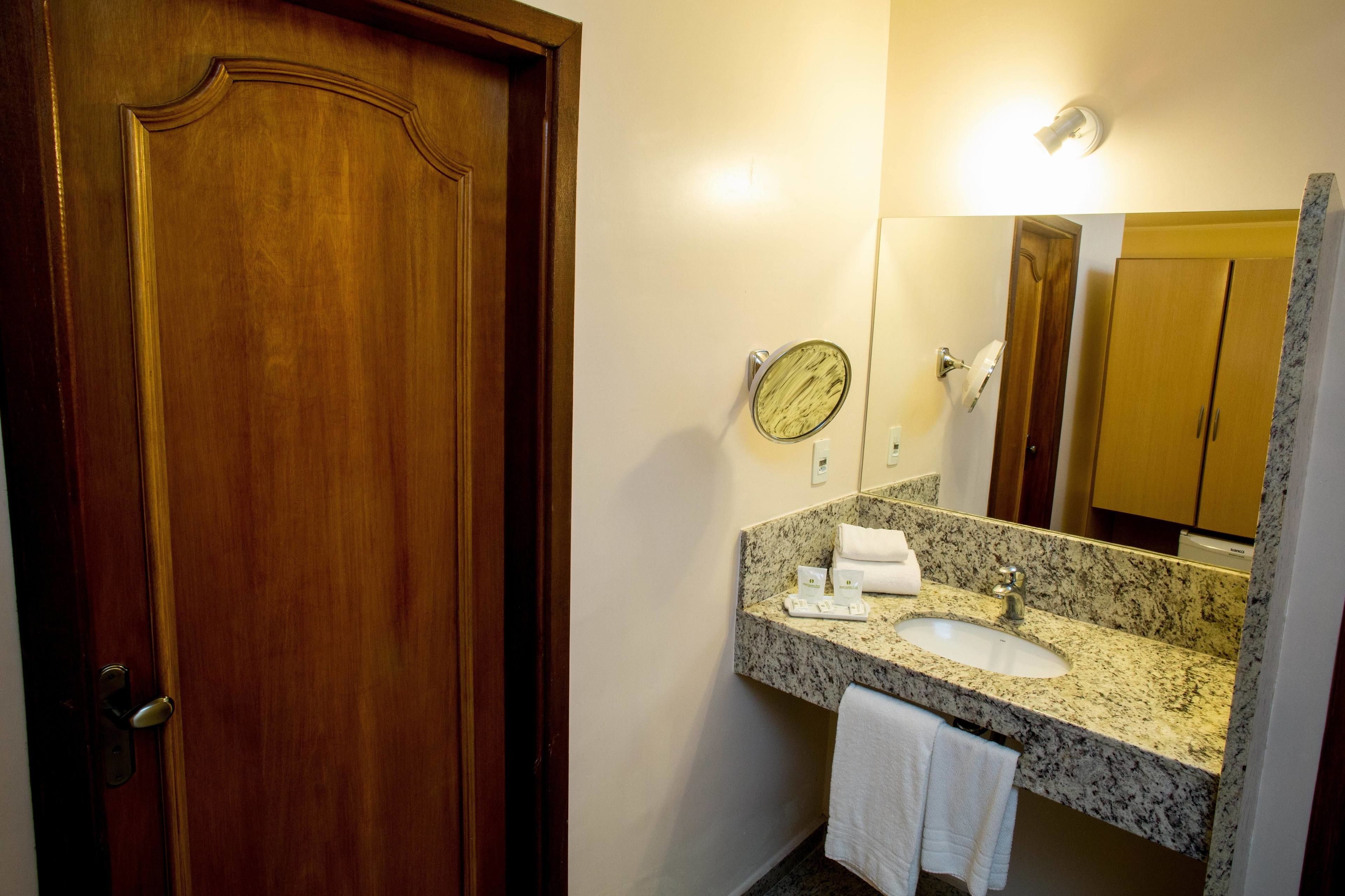 superior twin room | bathroom sink