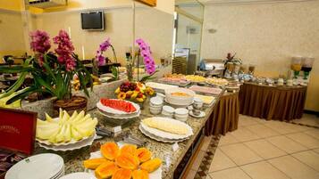 Café da manhã com buffet todos os dias mediante uma taxa