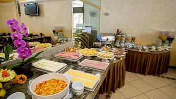 Café da manhã com buffet todos os dias (BRL 52 por pessoa)