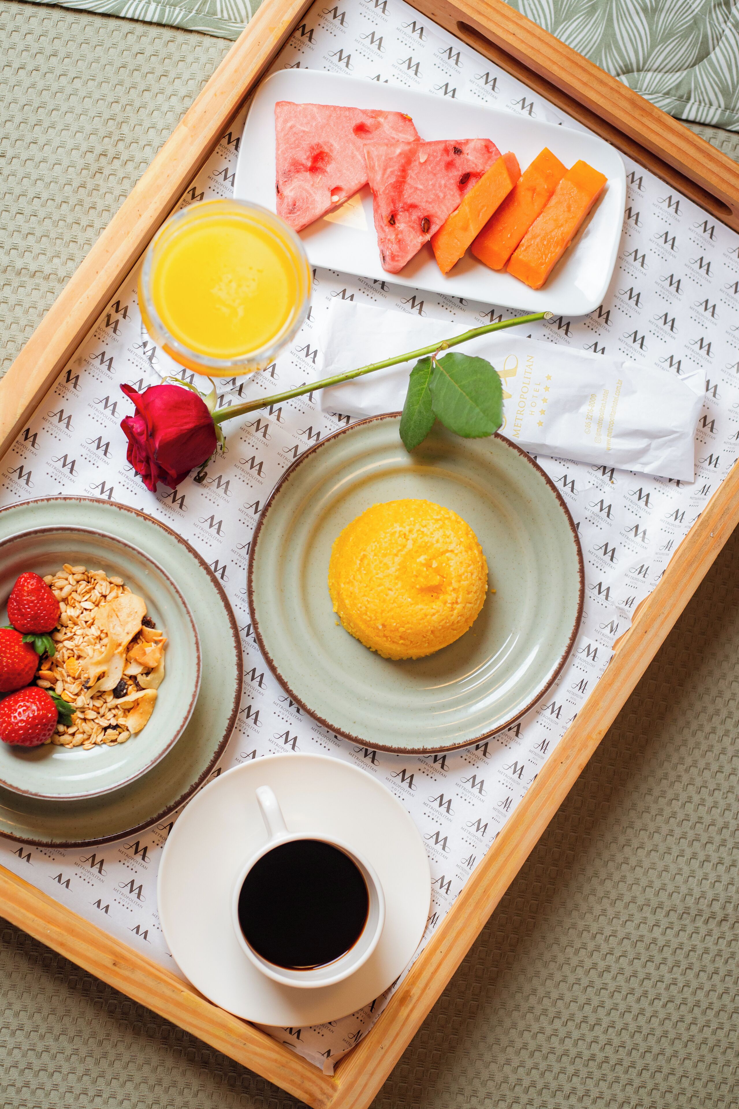 breakfast, lunch, dinner served; international cuisine