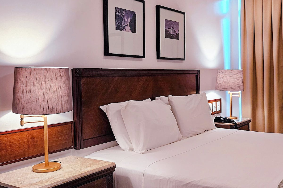 1 bedroom, down duvets, minibar, desk