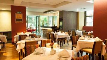 FrĂŒhstĂŒck, Mittagessen und Abendessen