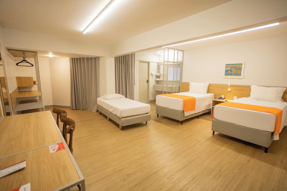 Suíte Premium Twin 3 | 1 bedroom, minibar, in-room safe, blackout drapes