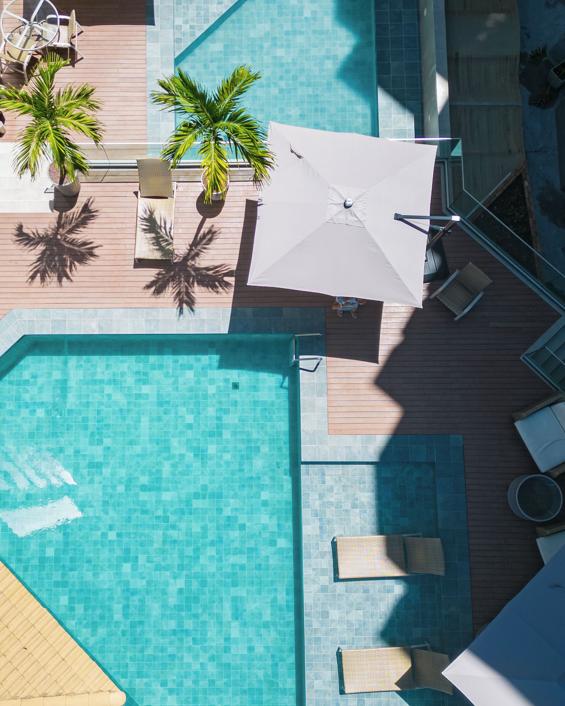 2 Außenpools, geöffnet von 09:00 Uhr bis 20:00 Uhr, Liegestühle