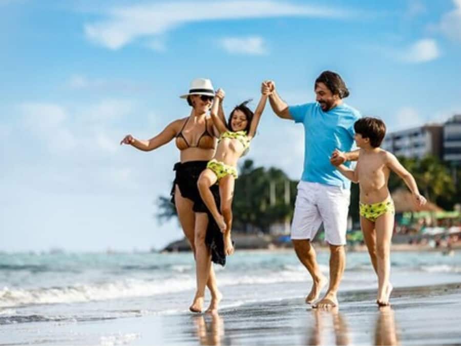 Nær stranden og strandhåndklær