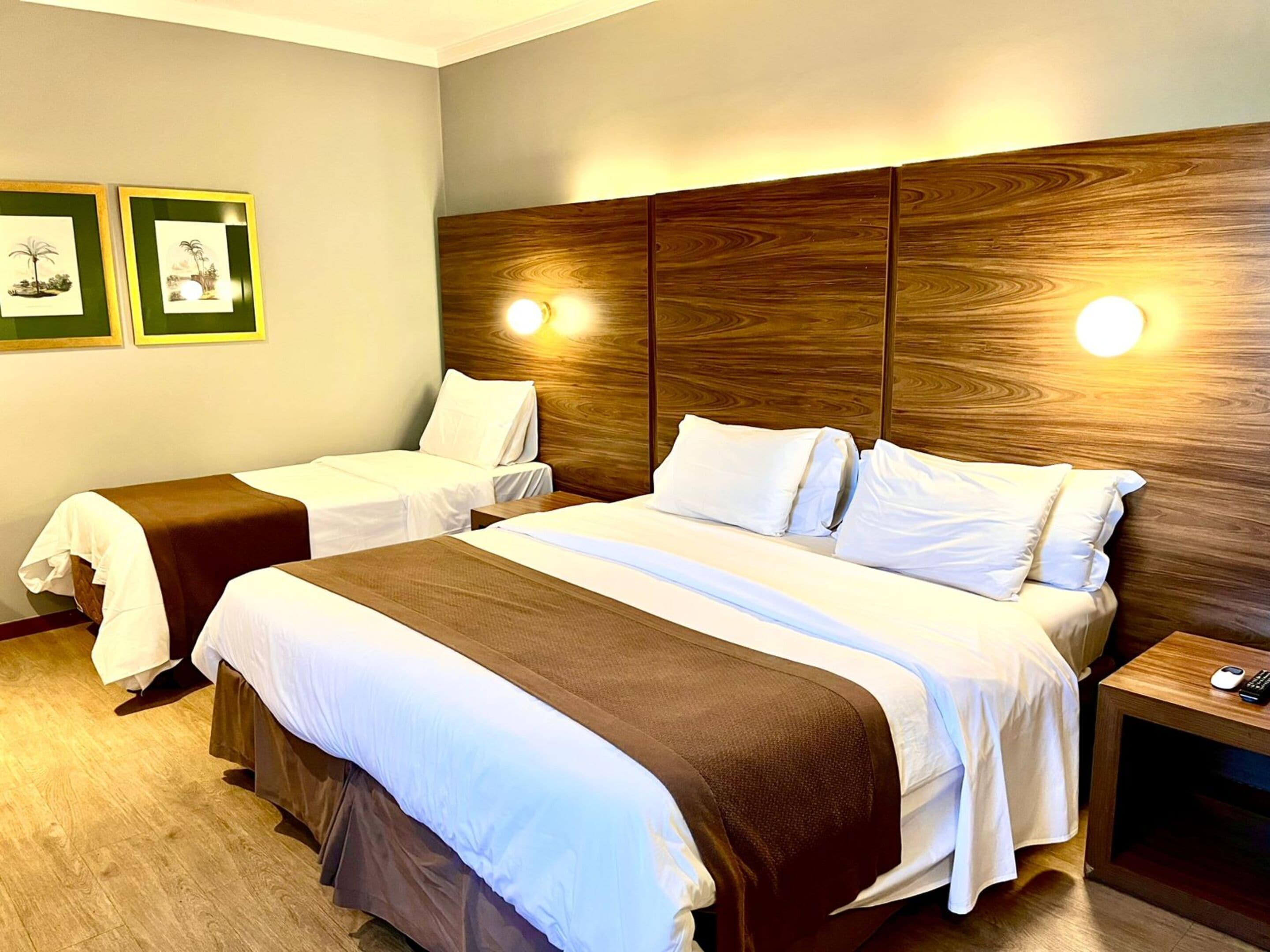 Prime Triplo | Minibar, in-room safe, desk, blackout drapes