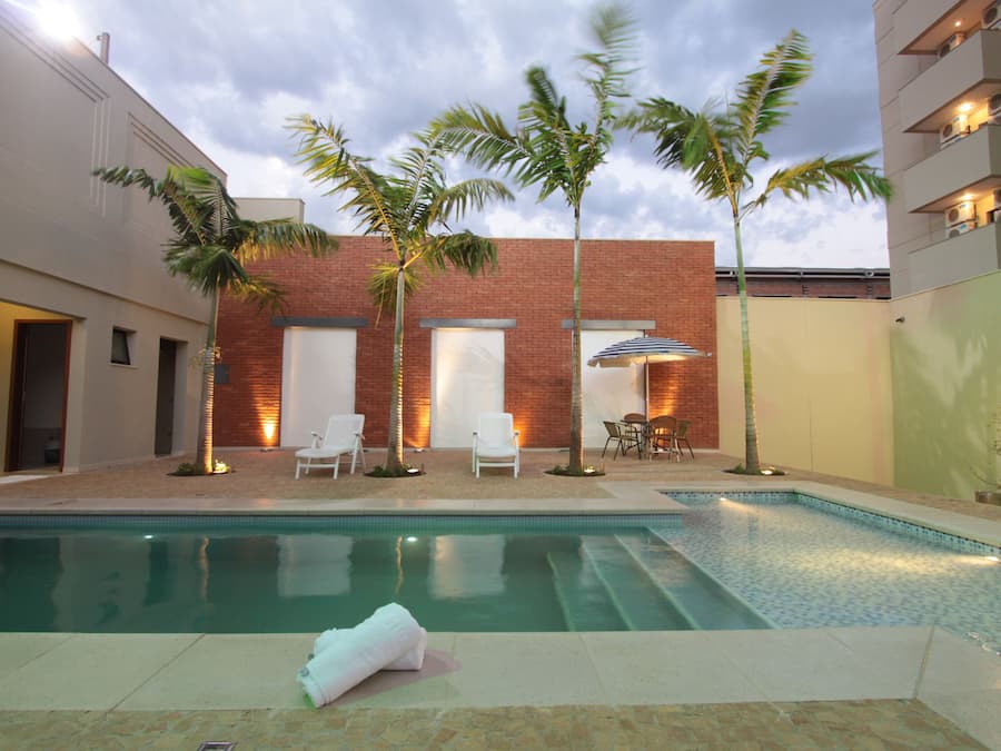 UdendĂžrs pool, liggestole