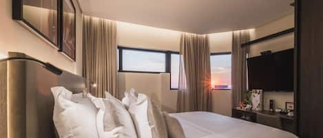 Premium | Minibar, in-room safe, desk, soundproofing