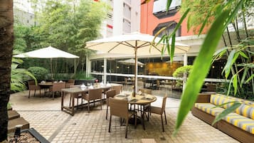 Café da manhã, almoço e jantar