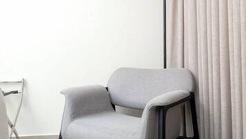 Suíte Premium | Minibar, in-room safe, desk, soundproofing
